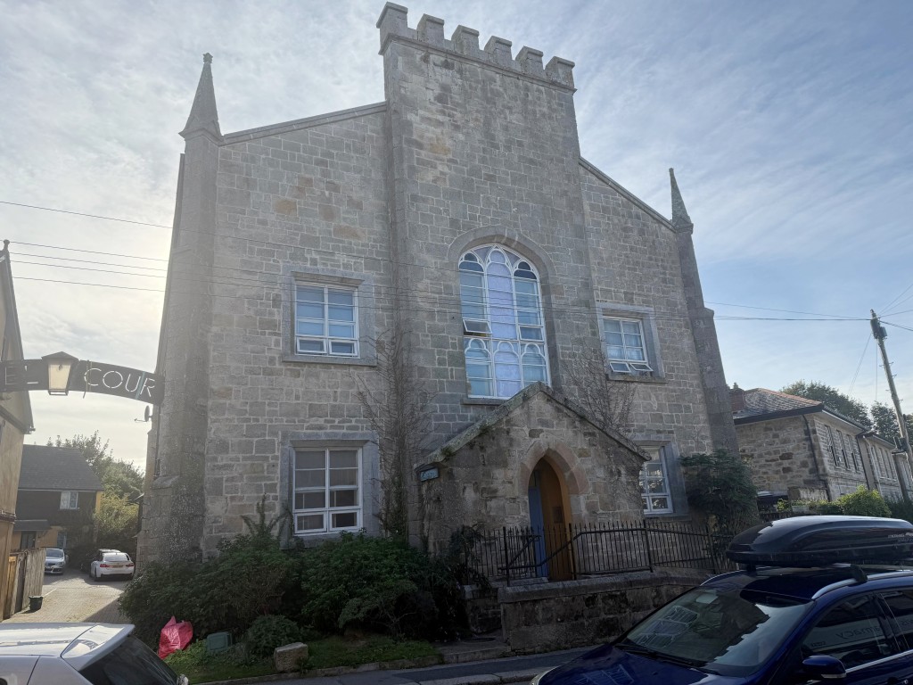 Lot: 119 - LEASEHOLD GROUND FLOOR TWO-BEDROOM APARTMENT - Front of building